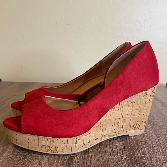 NWOT H&M Red Peep Toe Wedges Size 7 - Picture 9 of 11